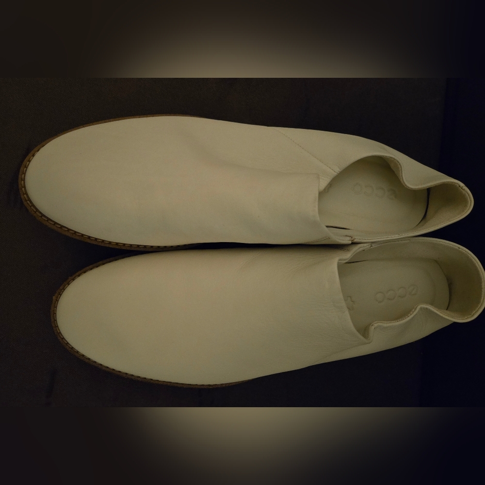 Size 11 Ecco Women's Cream Leather Booties